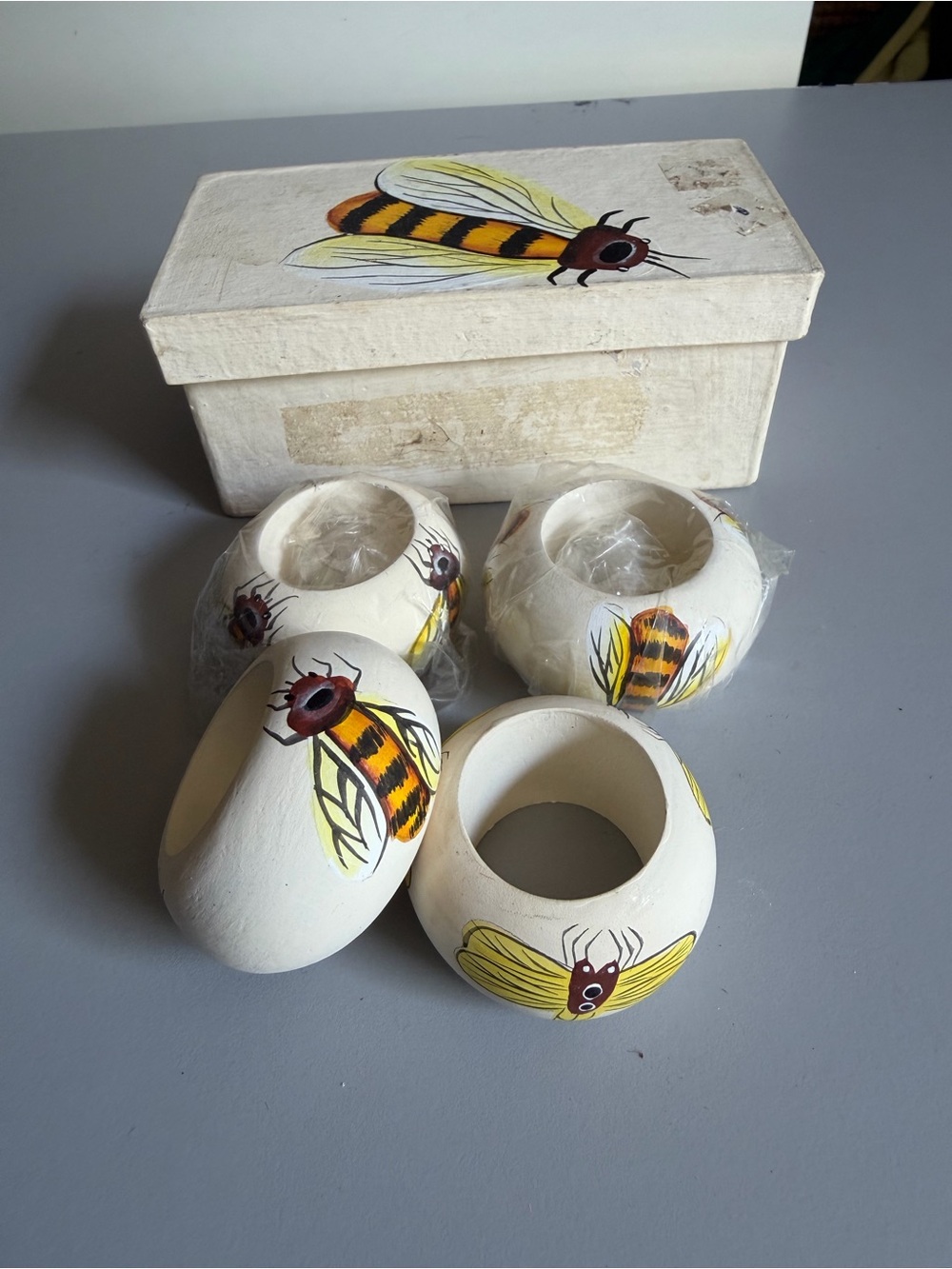 Vintage Hand Painted Bee Wood Napkin Rings Set of 4 w/ Box